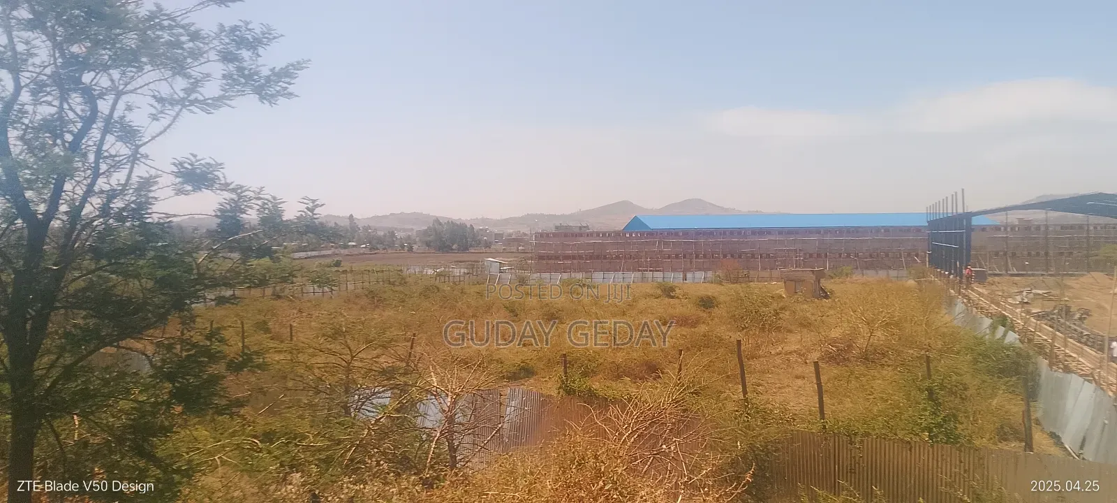 7000 ካሬ ባዶ ቦታ የታጠረ