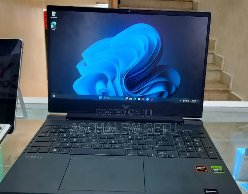 New Laptop HP Victus 15 16GB AMD Ryzen 7 SSD 1T