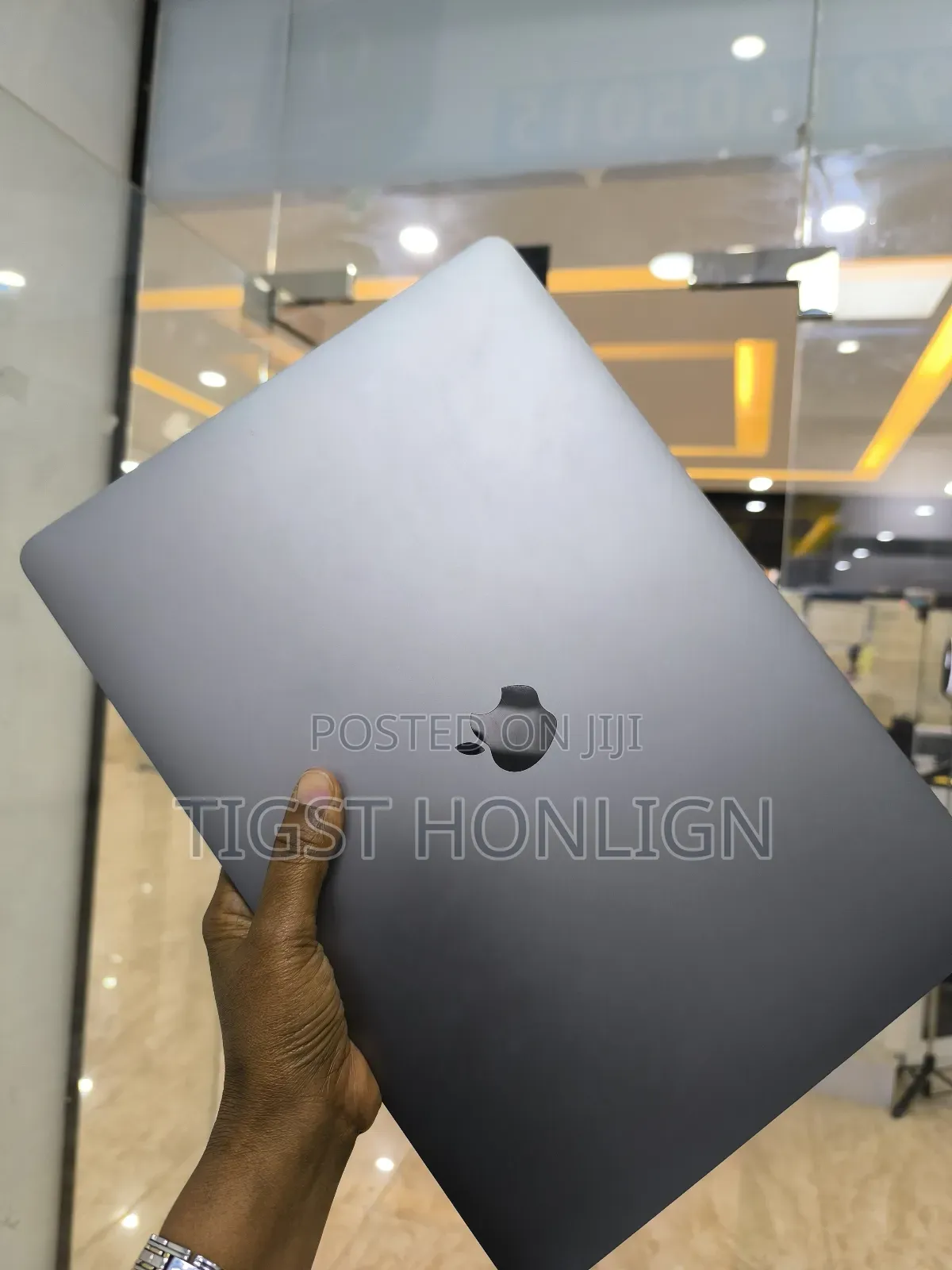 New Laptop Apple MacBook Pro 2019 16GB Intel Core I7 SSD 512GB