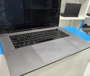 Photo - New Laptop Apple MacBook Pro 2019 16GB Intel Core I7 SSD 512GB