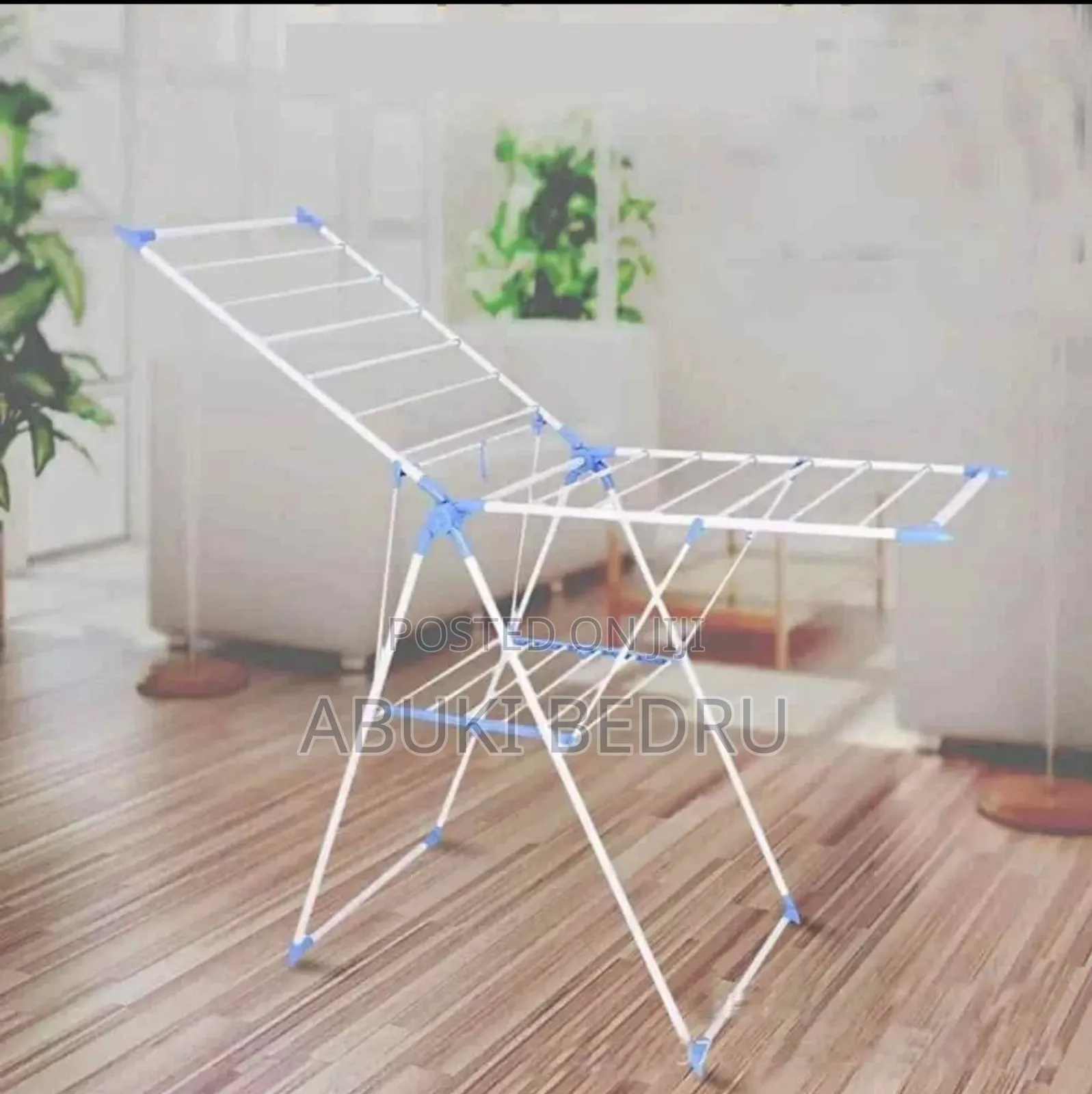 ዘመናዊ ልብስ ማስጫ