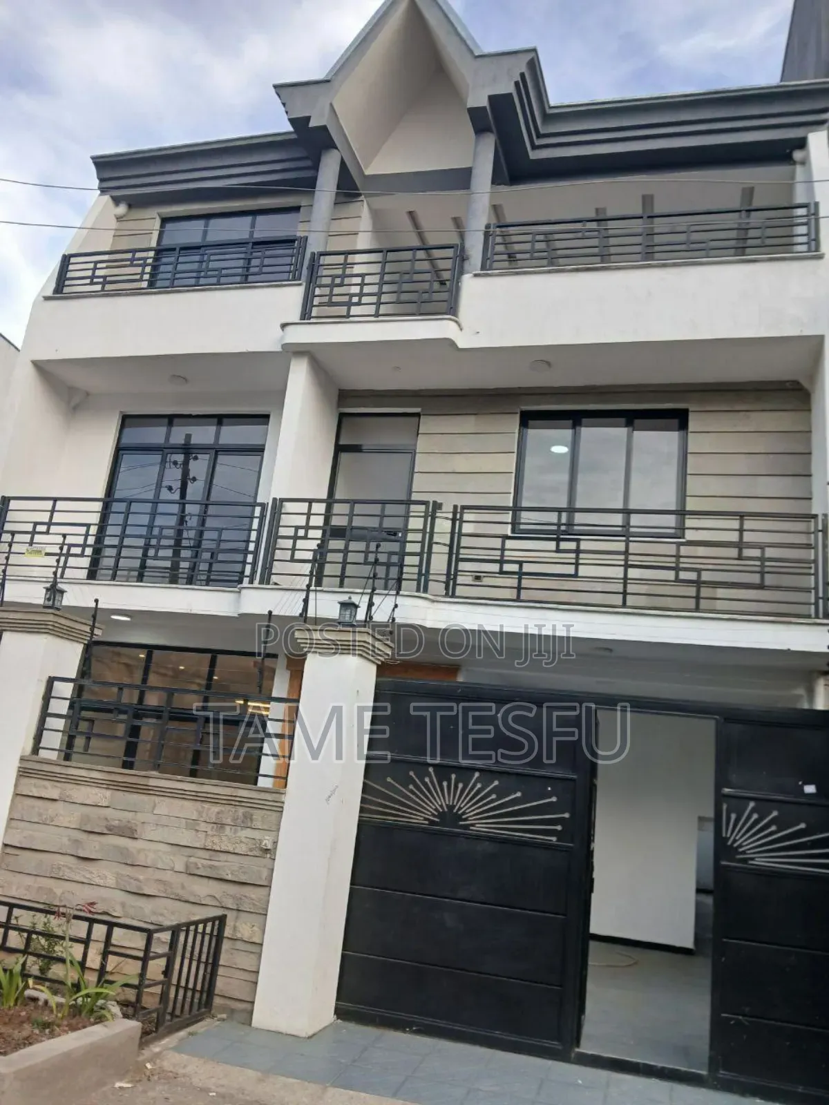 Furnished 6bdrm House in Summit, Bole for sale
