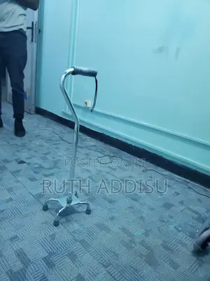 ከዘራ ለአዋቂ ምቹ ጠንካራ የሚዘረጋ ክራንች25cane Quadra Leg Medical Cane