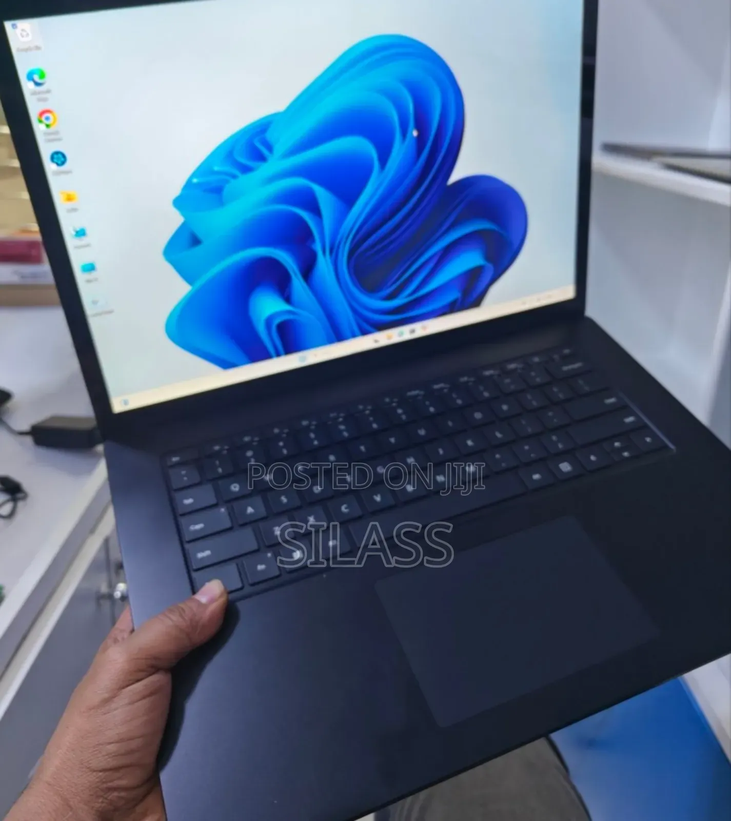 New Laptop Microsoft Surface Book 3 8GB AMD Ryzen 5 SSD 256GB