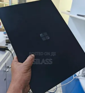 New Laptop Microsoft Surface Book 3 8GB AMD Ryzen 5 SSD 256GB