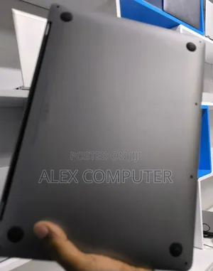 New Laptop Apple MacBook Pro 2022 M2 8GB Apple M2 SSD 256GB