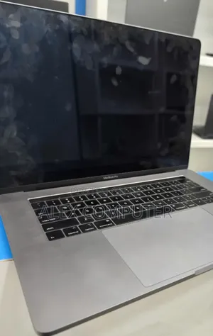 New Laptop Apple MacBook Pro 2019 16GB Intel Core I7 SSD 512GB