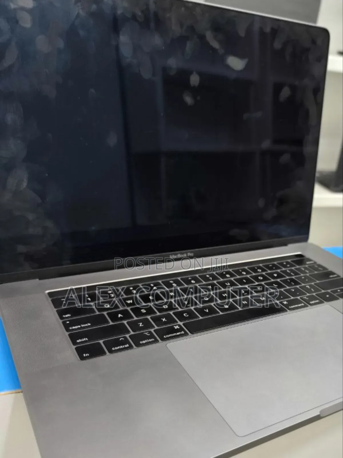 New Laptop Apple MacBook Pro 2019 16GB Intel Core I7 SSD 512GB