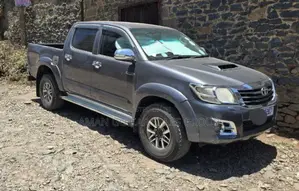 Photo - Toyota Hilux 2013 Gray