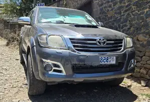 Toyota Hilux 2013 Gray