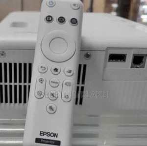 Brand New Epson Projector Co-W01 With Bag and Remote Epso