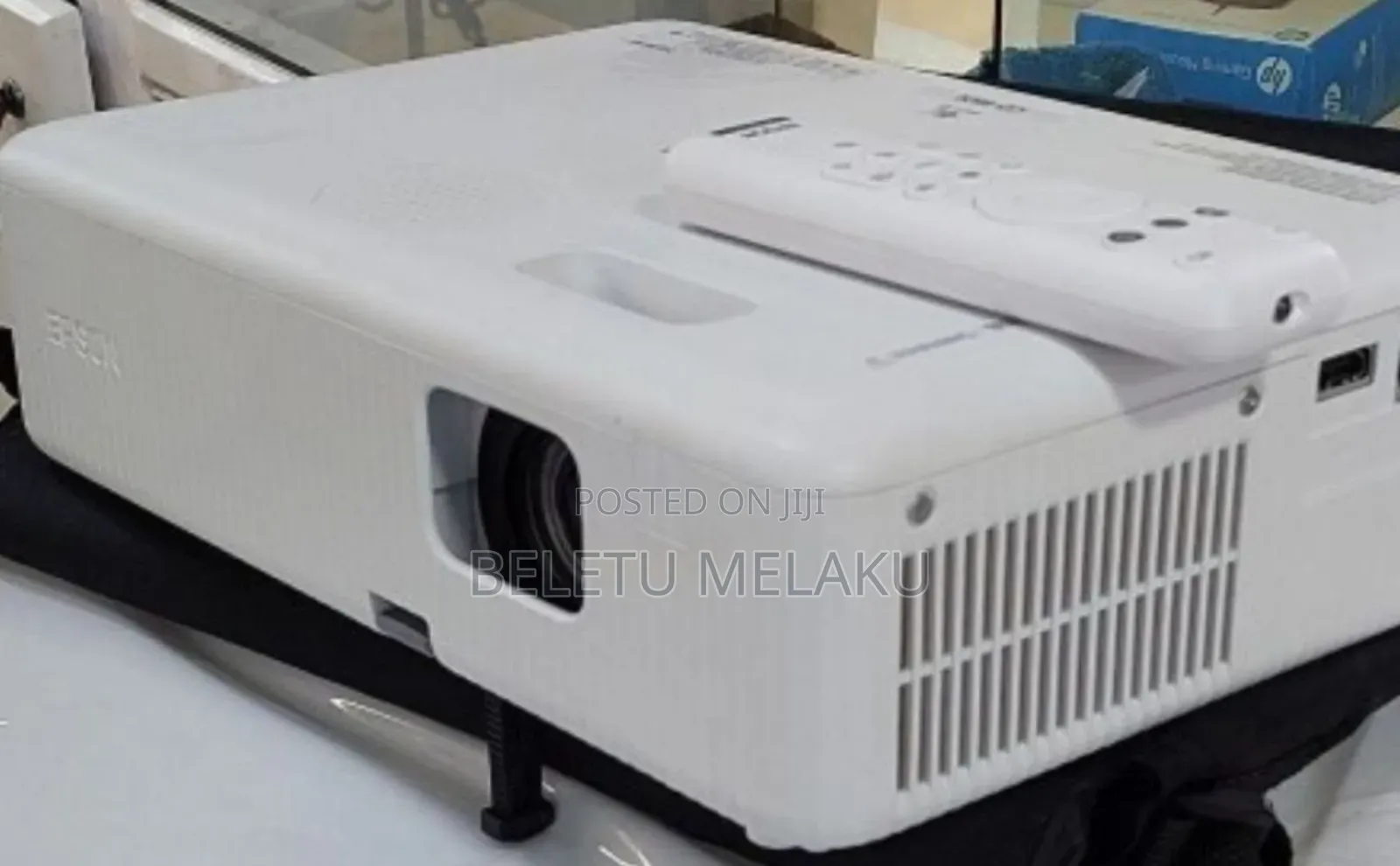 Brand New Epson Projector Co-W01 With Bag and Remote Epso