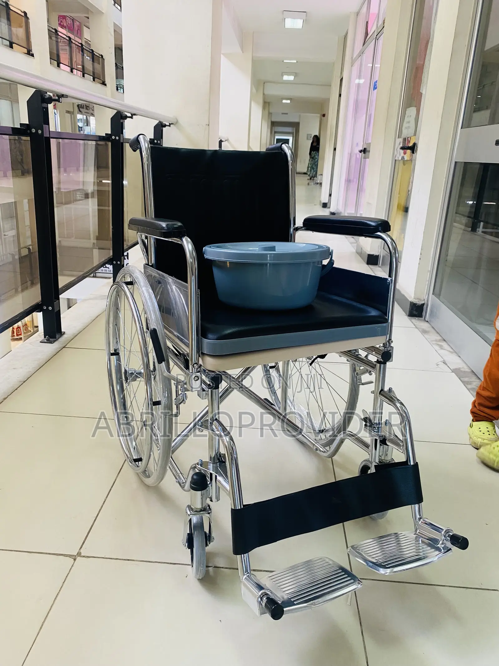 ሽንት መቀበያ ያላቸው ዊልቸሮች Wheelchair፱፰wheelchair፭wheelchair
