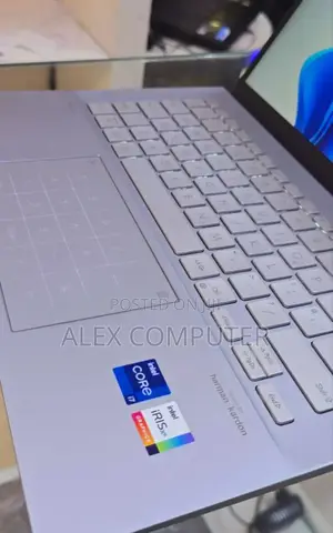 New Laptop Asus ZenBook UX303UA 16GB Intel Core i7 SSD 1T