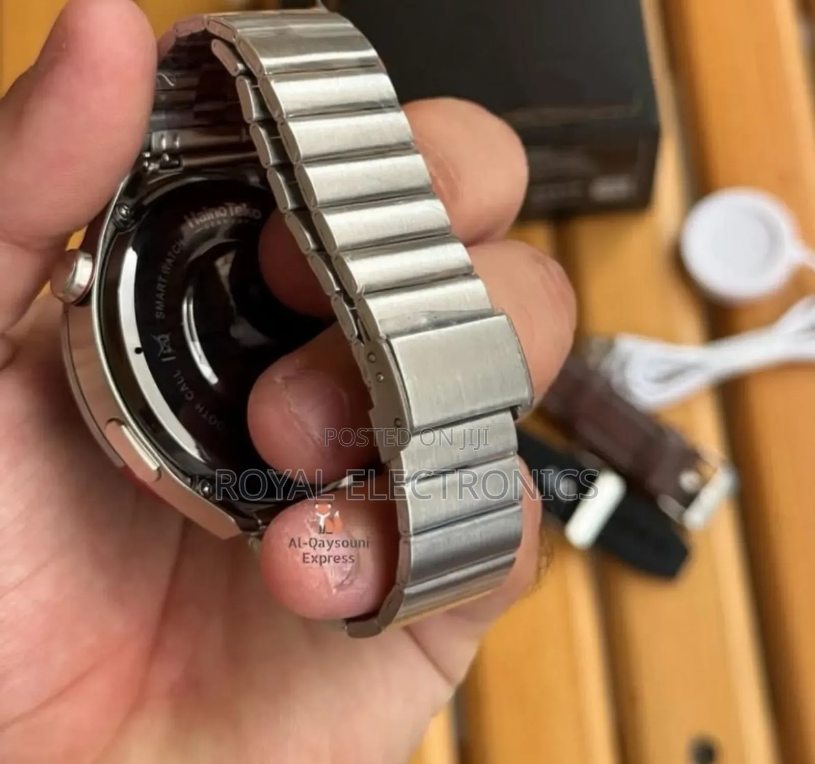 የጀርመን ብራንድ ስማርት ሰዓት ከ3 ማሰሪያ ጋር