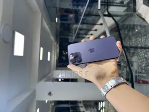 Photo - Apple iPhone 14 Pro Max 256 GB Purple