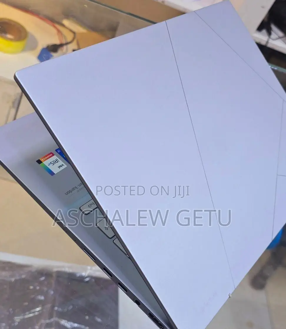 New Laptop Asus ZenBook 13 UX331UN 16GB Intel Core I7 SSD 1T