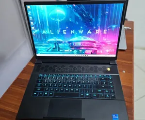 New Laptop Alienware M17x R2 16GB Intel Core I7 SSD 1T
