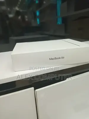 New Laptop Apple MacBook Air 2024 M3 13-Inch 16GB Apple M3 SSD 256GB