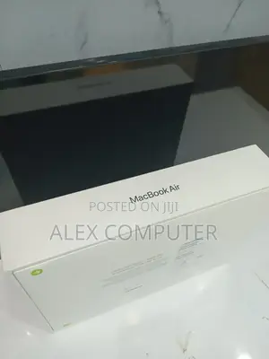 New Laptop Apple MacBook Air 2024 M3 13-Inch 16GB Apple M3 SSD 256GB