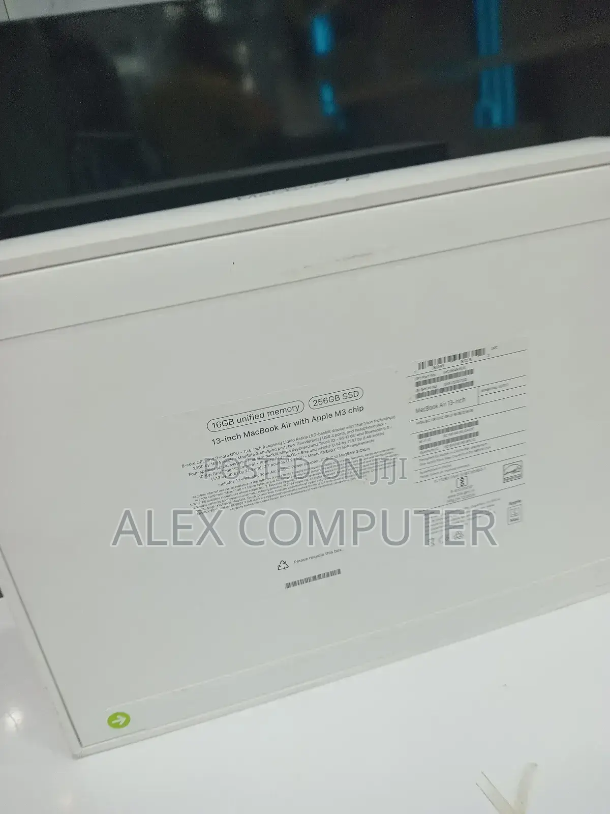 New Laptop Apple MacBook Air 2024 M3 13-Inch 16GB Apple M3 SSD 256GB