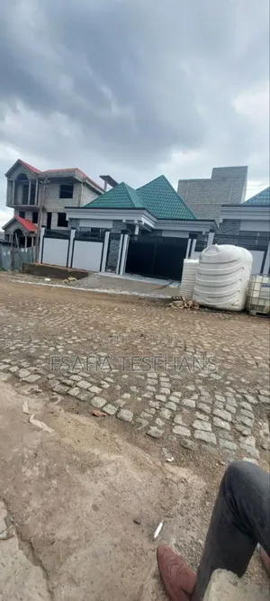 5bdrm House in Villa, Bole for rent
