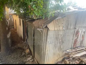 Photo - ፈራሽ ቤት ያለዉ በካርታ 200