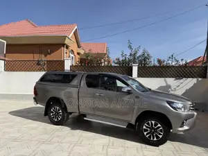Toyota Hilux 2018 Brown