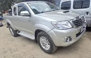 Toyota Hilux 2013 Silver