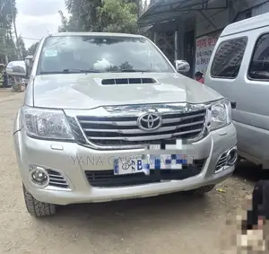 Toyota Hilux 2013 Silver