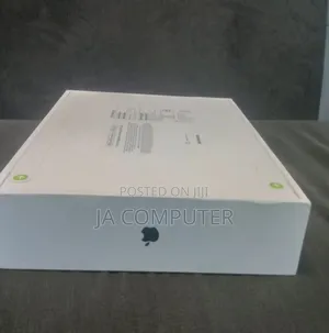 Photo - New Laptop Apple MacBook Air 2024 M3 13-Inch 16GB Apple M3 SSD 256GB