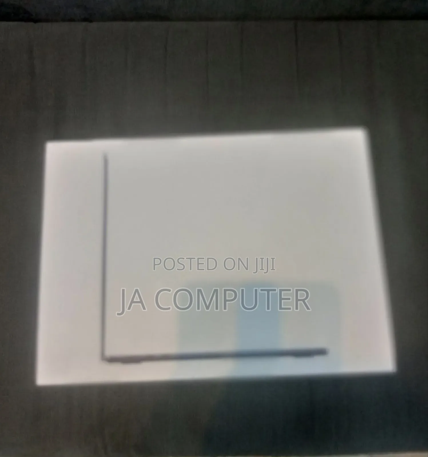 New Laptop Apple MacBook Air 2024 M3 13-Inch 16GB Apple M3 SSD 256GB