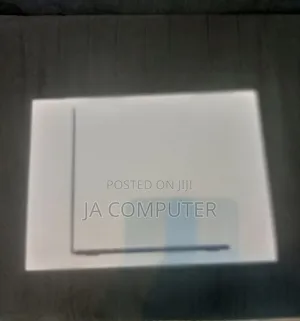 New Laptop Apple MacBook Air 2024 M3 13-Inch 16GB Apple M3 SSD 256GB