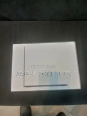 New Laptop Apple MacBook 16GB Apple M3 SSD 256GB