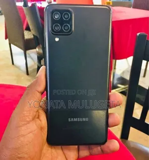 Photo - Samsung Galaxy A12 128 GB Black