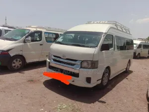 Toyota HiAce 2022 White