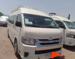 Toyota HiAce 2022 White