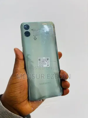 Photo - New Samsung Galaxy F04 64 GB Green