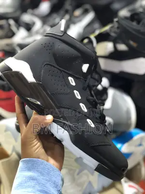 Photo - Jordan 6 Black Suede
