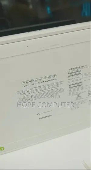New Laptop Apple MacBook Air 2024 M3 13-Inch 16GB Apple M3 SSD 256GB