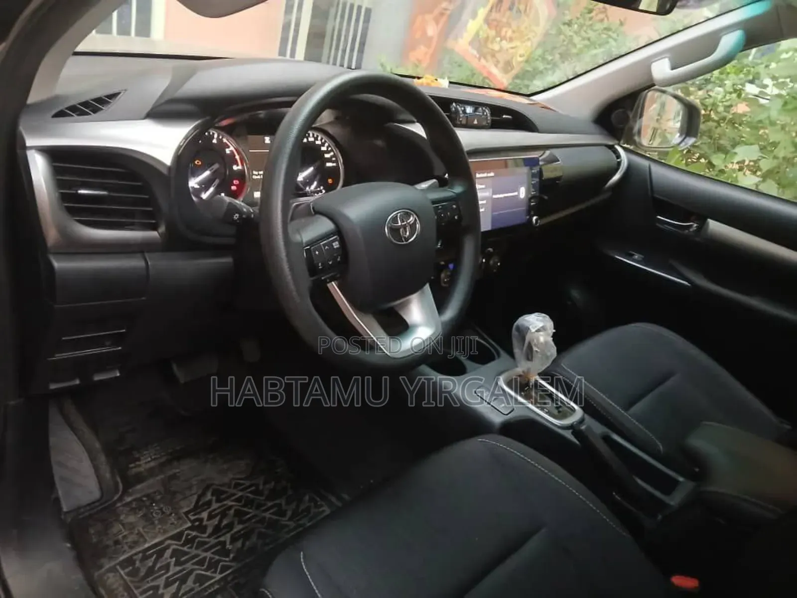 New Toyota Hilux 2023 Silver