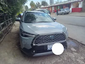 Photo - Toyota Corolla Cross 2023 Green