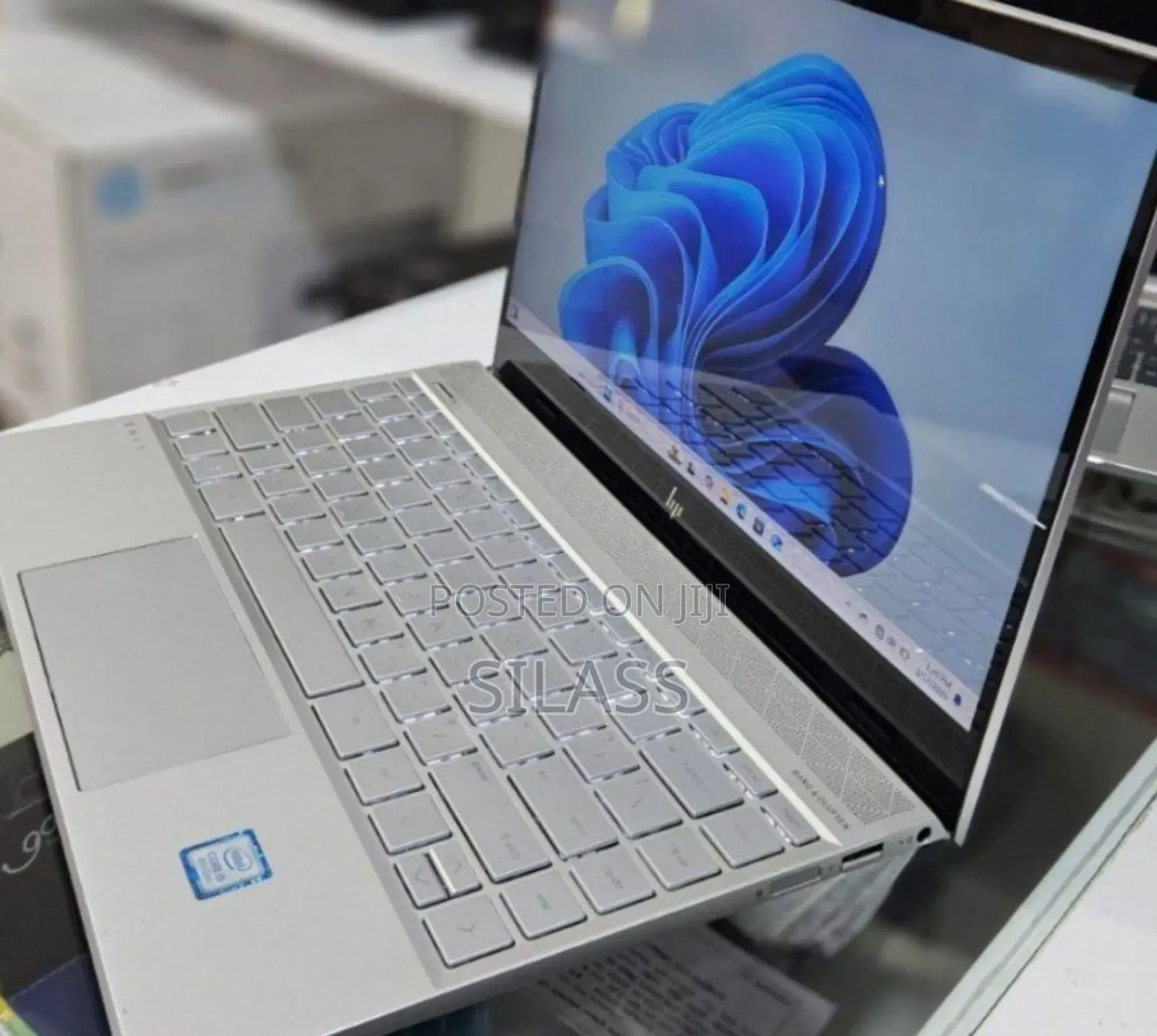 New Laptop HP Envy X360 8GB Intel Core I5 SSD 256GB