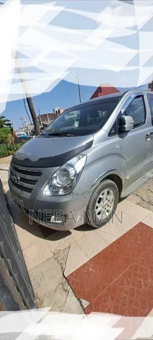 Photo - Hyundai Starex 2015 Silver