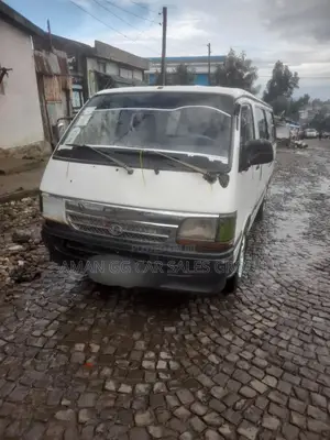 Toyota HiAce 1999 White