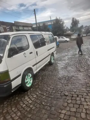 Toyota HiAce 1999 White