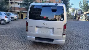 Photo - Toyota HiAce 2007 Silver
