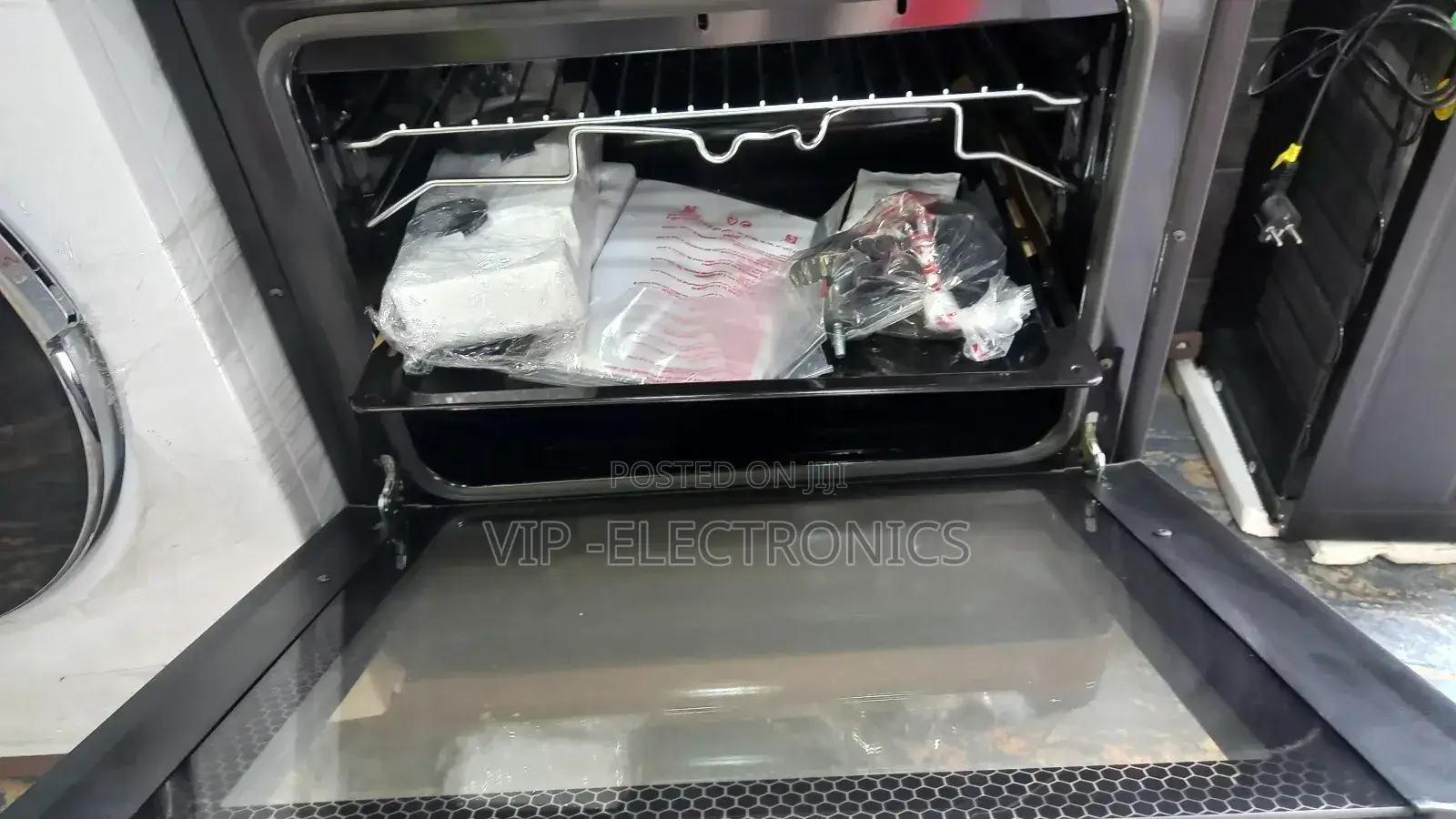 Deluxe 60cm by 60cm Freestanding Oven