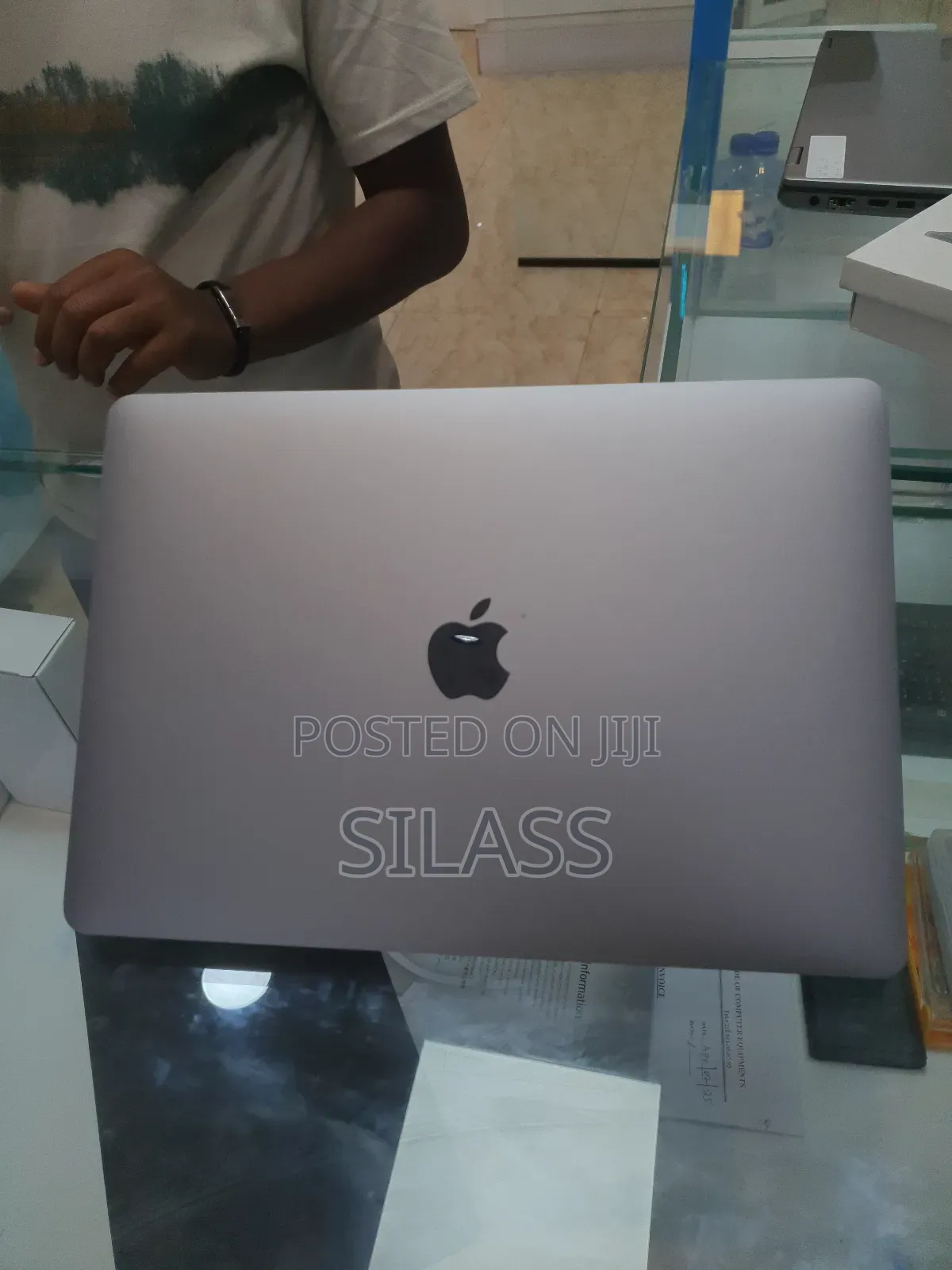 New Laptop Apple MacBook Pro 2022 M2 8GB Apple M2 SSD 256GB