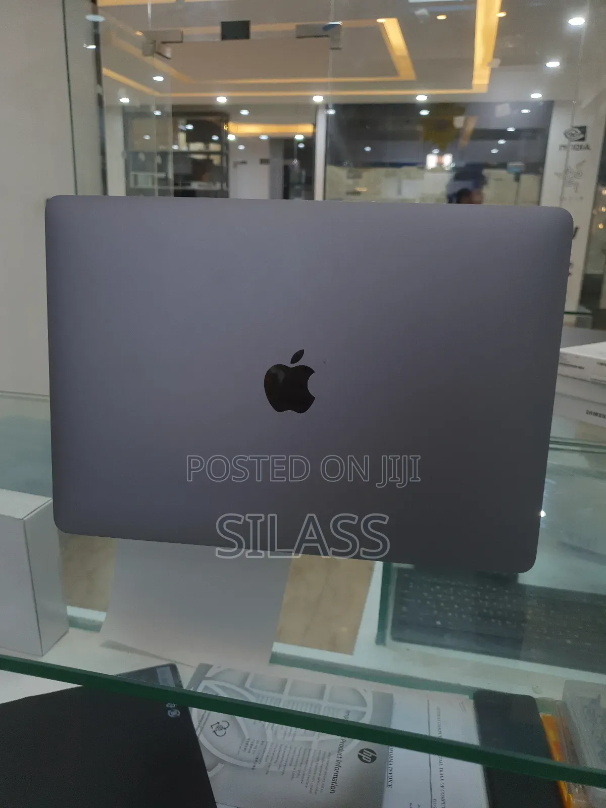 New Laptop Apple MacBook Pro 2022 M2 8GB Apple M2 SSD 256GB